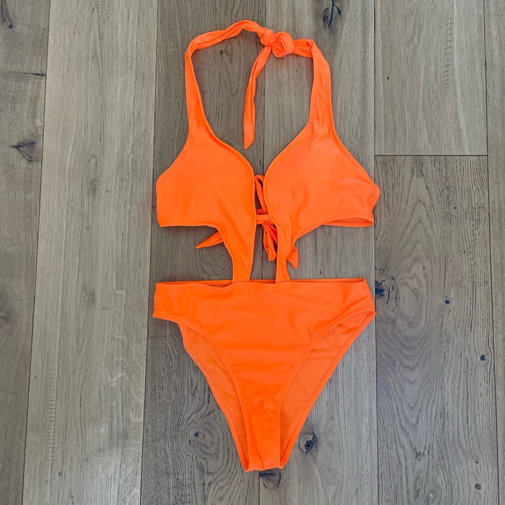NWOT One piece bright orange swimsuit size Large with padding cups